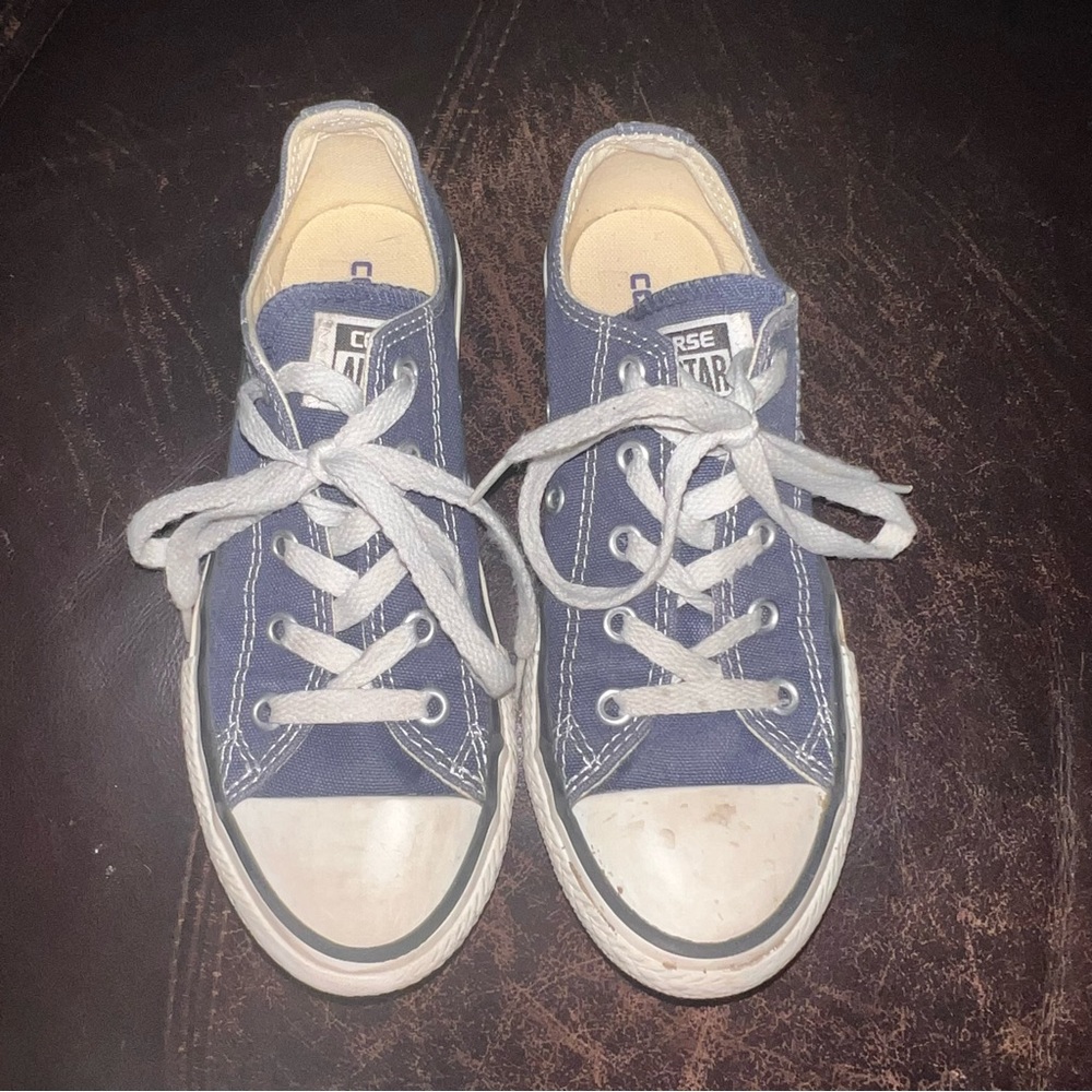 Navy blue converse